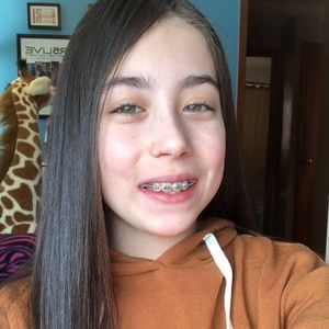 Meet your Posher, Chloe